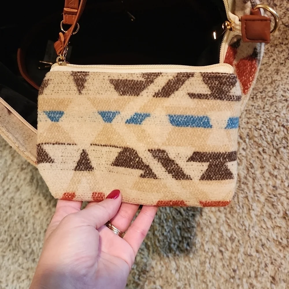 Aztec Tote - Picture 5 of 7